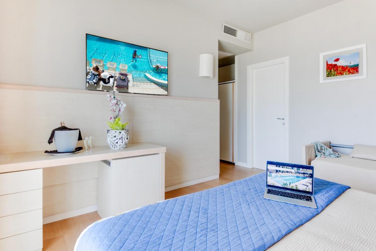 Hotel Kursaal - Fronte Mare Con Piscina