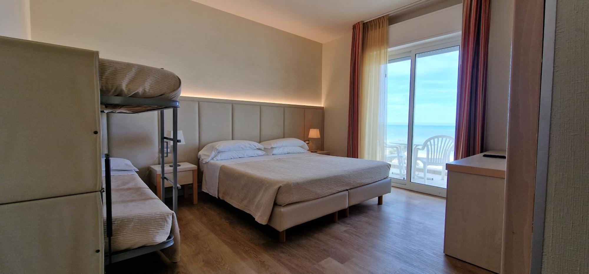 Hotel Kursaal - Fronte Mare Con Piscina Hotel 3*