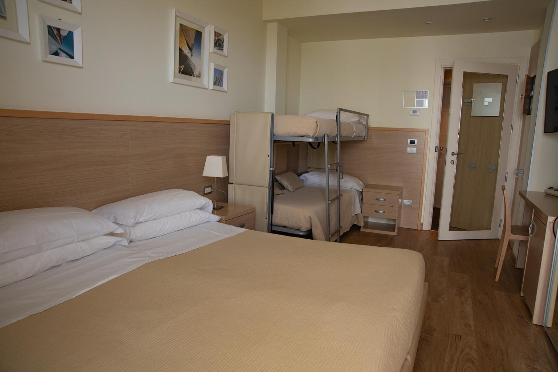 Hotel Kursaal - Fronte Mare Con Piscina Hotel