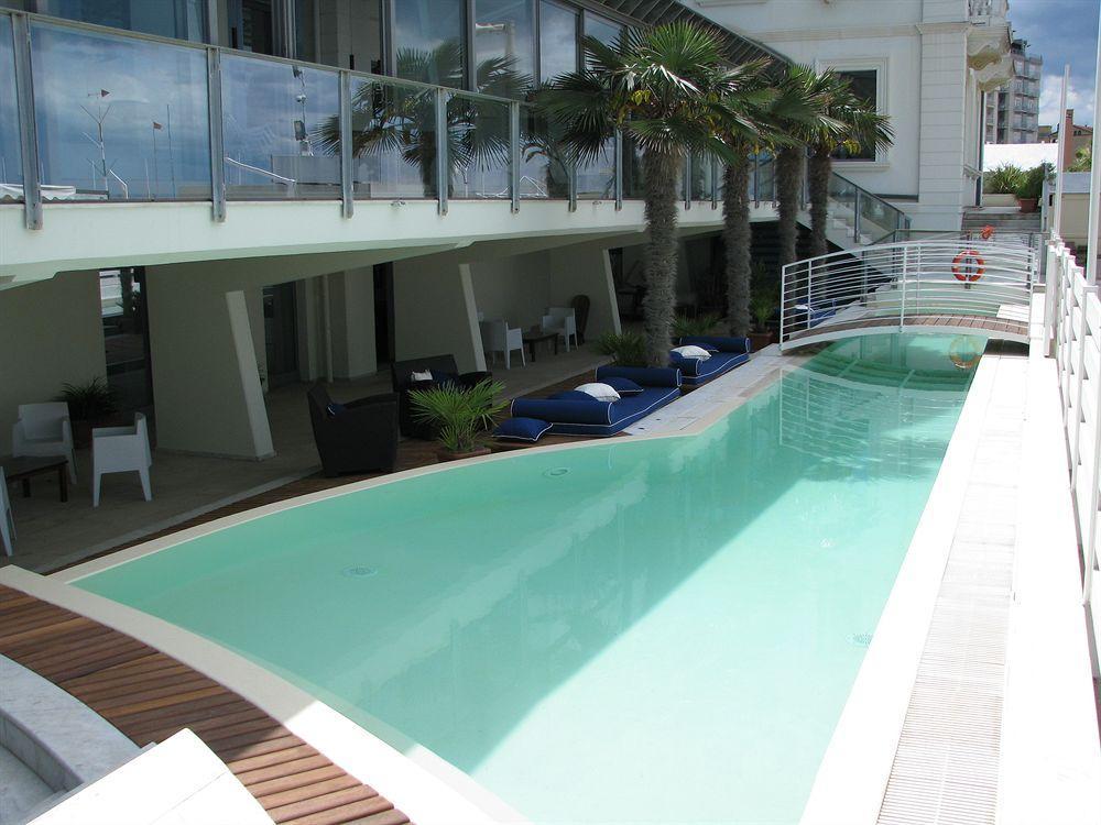 Hotel Kursaal - Fronte Mare Con Piscina Riccione