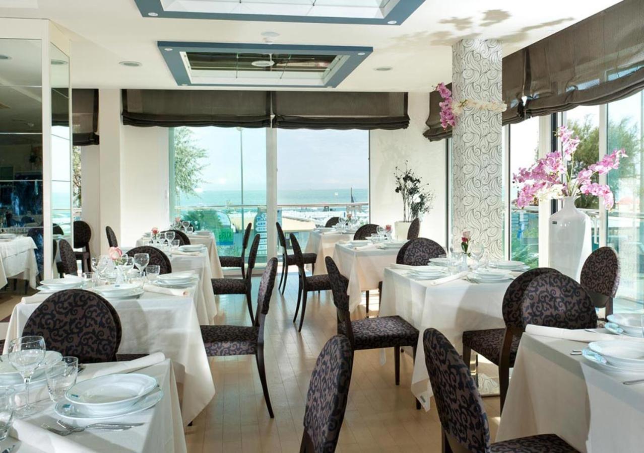 Hotel Hotel Kursaal - Fronte Mare Con Piscina Riccione
